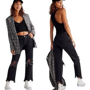 Free People Maggie Mid-Rise Straight-Leg Jeans in washed black. NWT